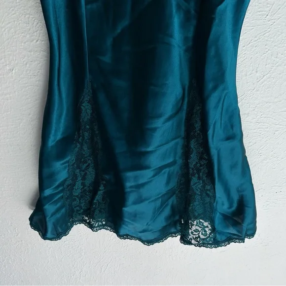 Victoria’s Secret Gold Label Vintage Satin and Lace Chemise Slip Sz Large - Picture 2 of 4